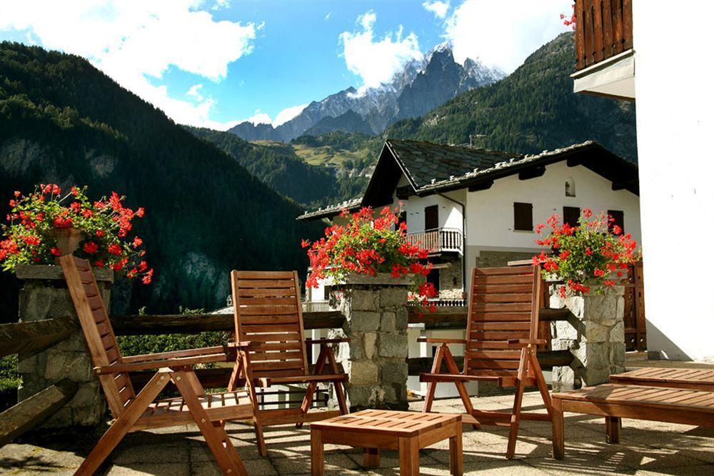 B&B Residence Checrouit Courmayeur Eksteriør billede