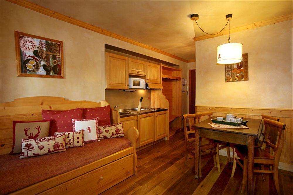 B&B Residence Checrouit Courmayeur Eksteriør billede