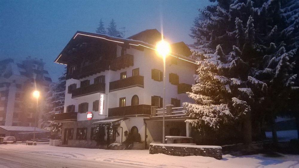 B&B Residence Checrouit Courmayeur Eksteriør billede