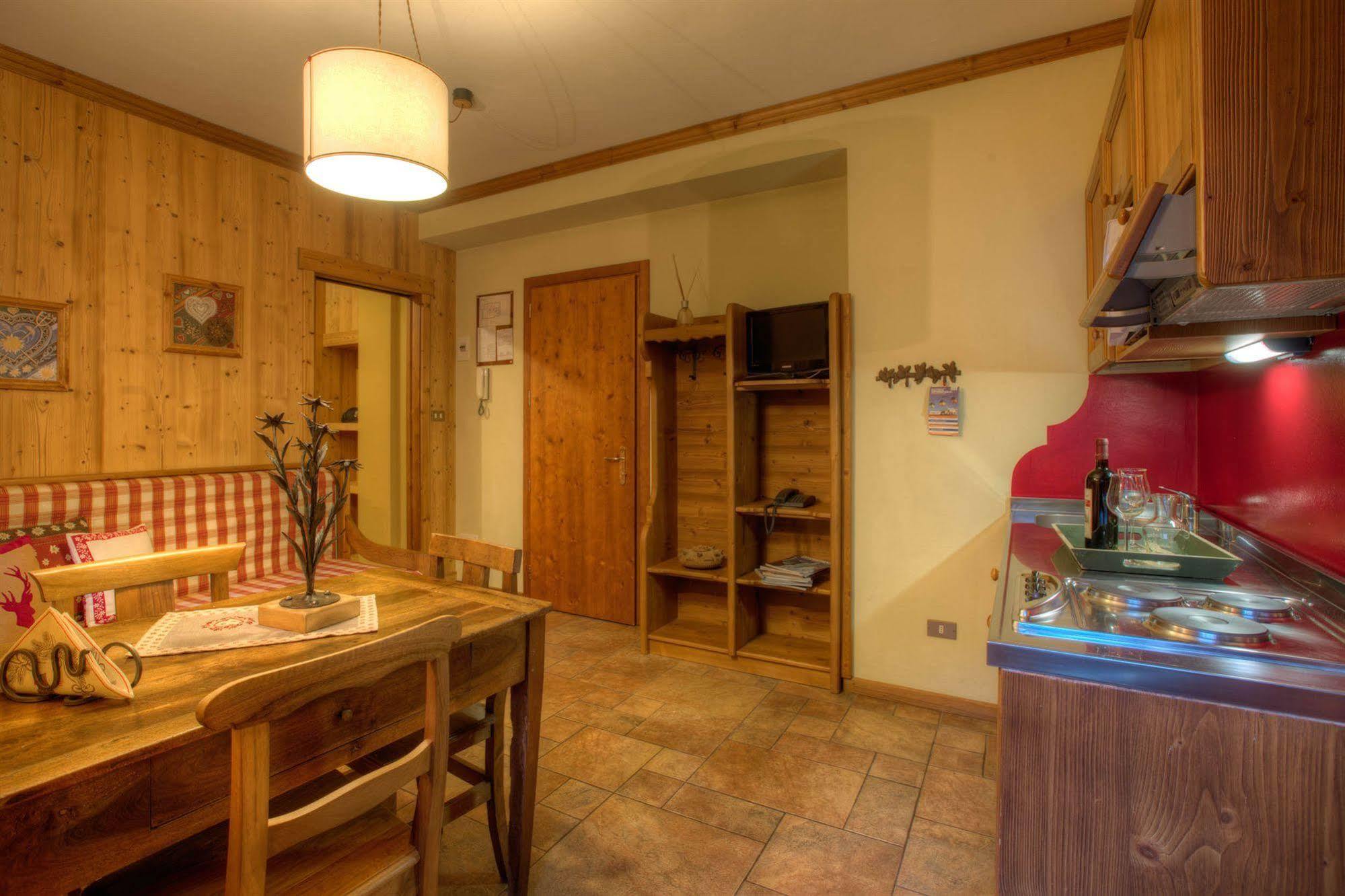 B&B Residence Checrouit Courmayeur Eksteriør billede
