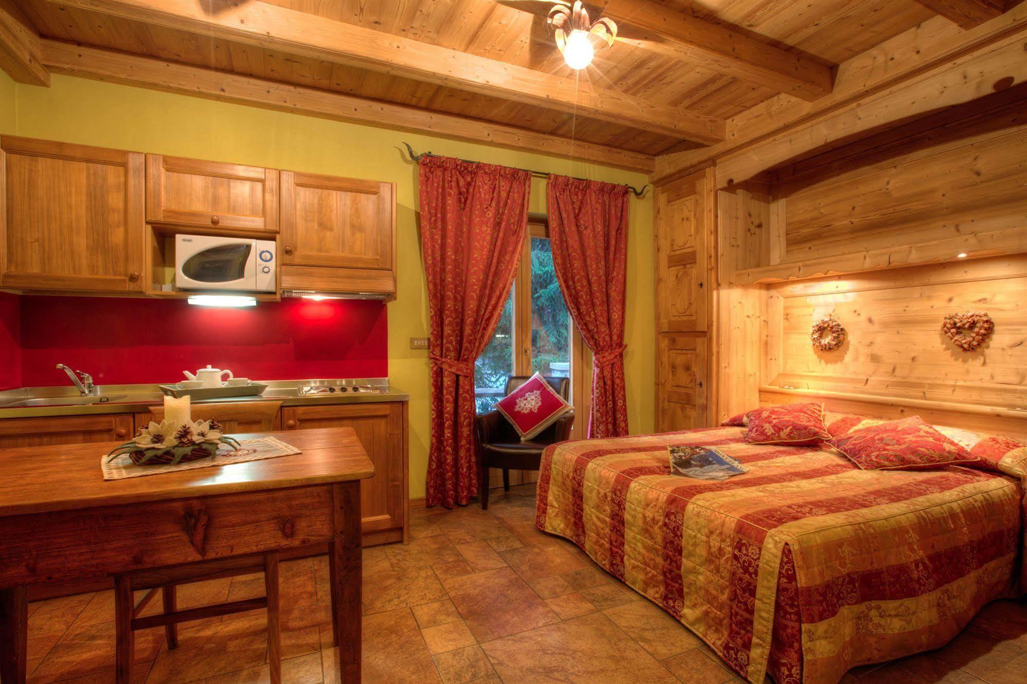 B&B Residence Checrouit Courmayeur Eksteriør billede