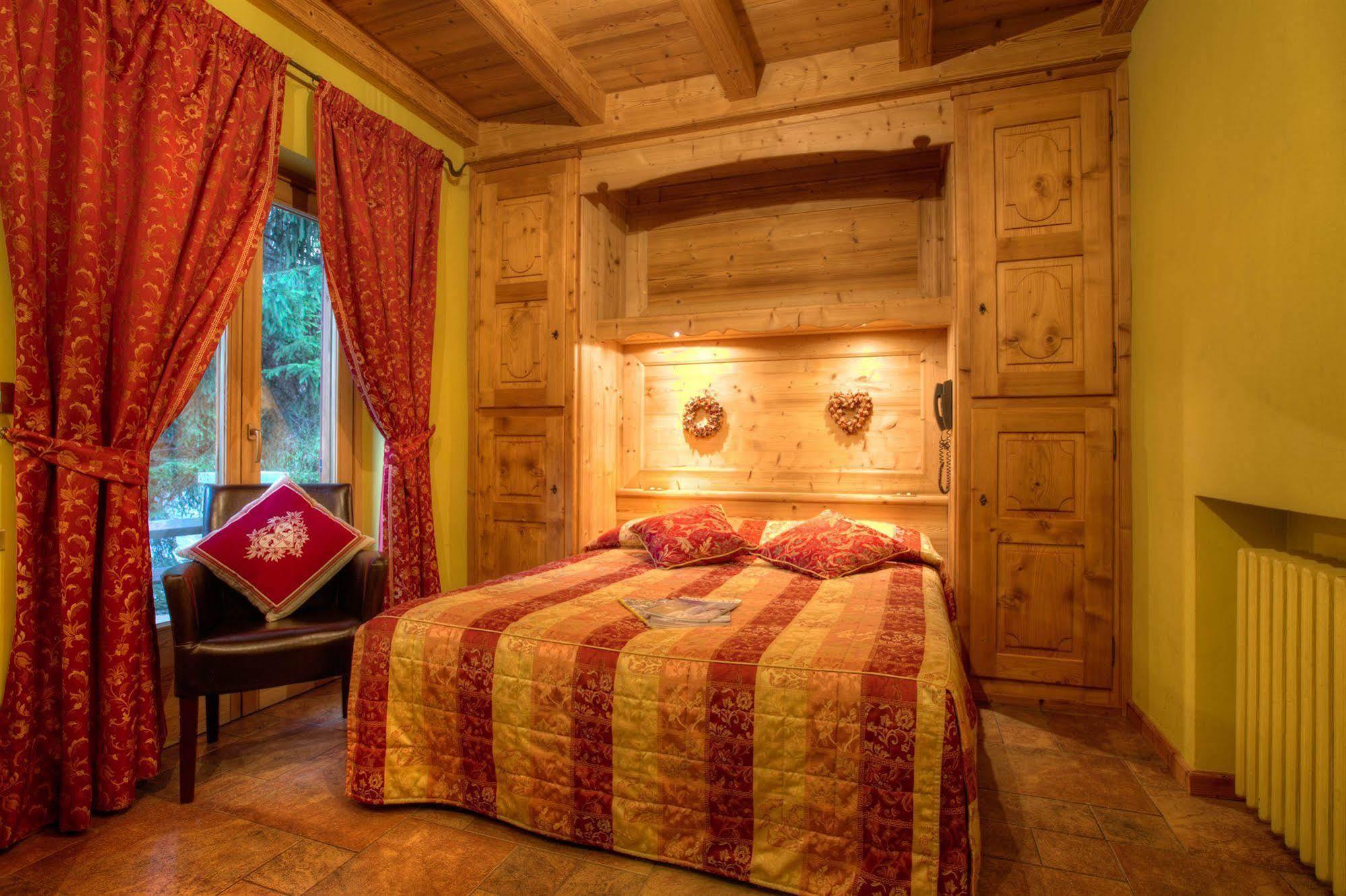 B&B Residence Checrouit Courmayeur Eksteriør billede