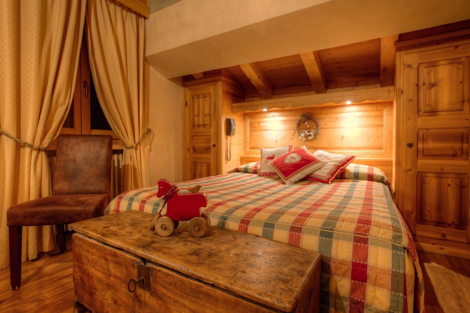 B&B Residence Checrouit Courmayeur Eksteriør billede