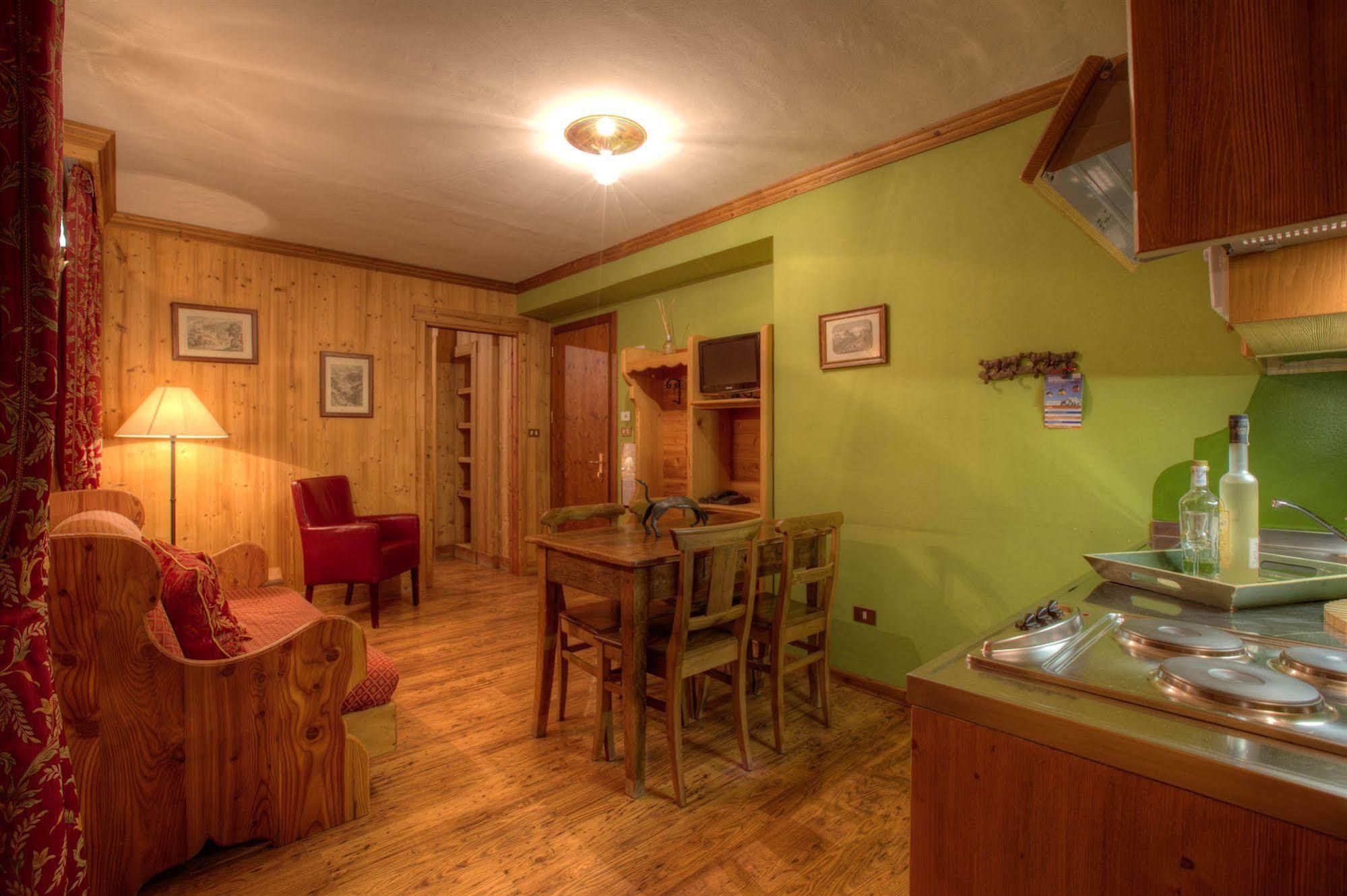 B&B Residence Checrouit Courmayeur Eksteriør billede
