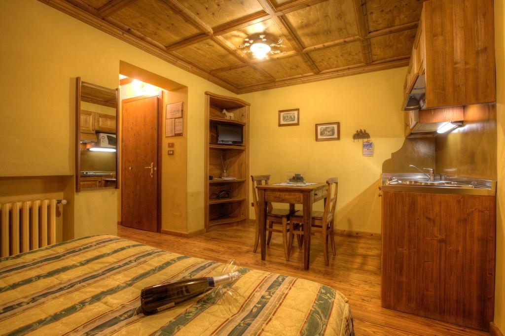 B&B Residence Checrouit Courmayeur Værelse billede